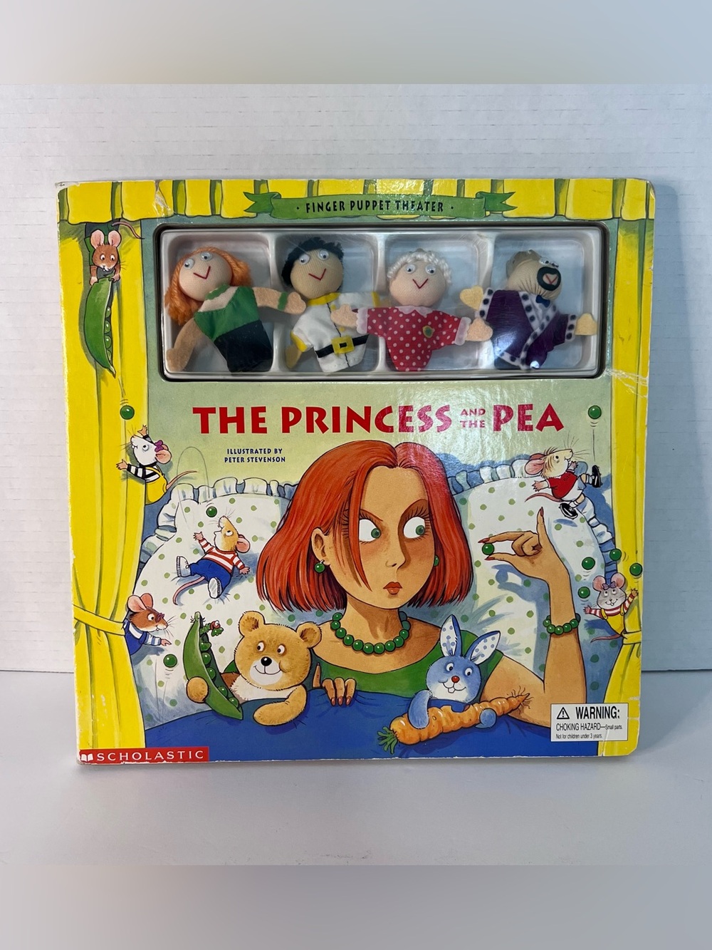 Scholastic The Princess and the Pea Finger Puppet Theater